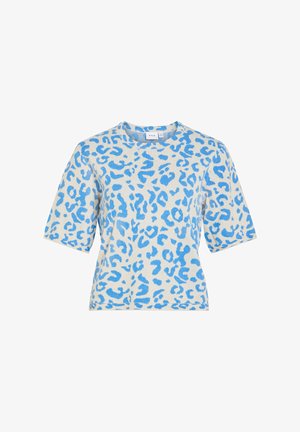 Krótki sweter z dzianiny z niebieskim wzorem w panterkę na białym tle i okrągłym dekoltem.