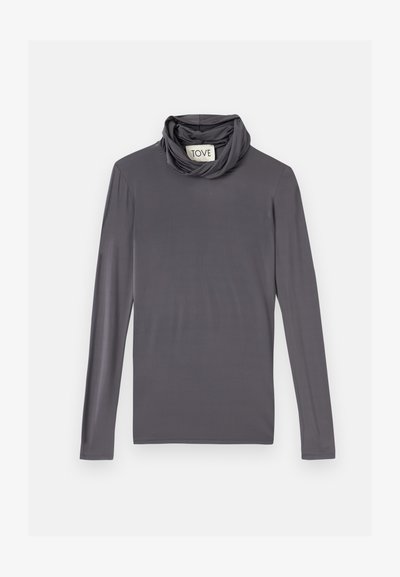 Ilgų rankovių golfo marškiniai tamsiai pilkos spalvos, su minkštu, lygiu audiniu ir prigludusia siluetu, turintys drapiruotą iškirptę.