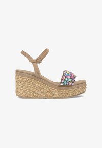 Wybrany, marrón claro