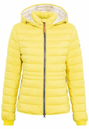 Gelbe Daunenjacke mit Reißverschluss, Kapuze und gestepptem Muster. Verfügt über Seitentaschen und elastische Bündchen für Wärme und Komfort.