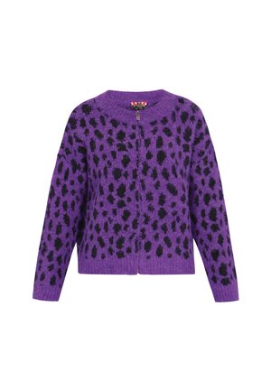 Lilla fuzzy cardigan med sort leopardprint, front lynlås, lange ærmer og rund halsudskæring.