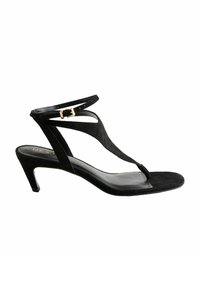 Sandali con tacco in suede nero, con design a infradito, cinturino alla caviglia regolabile con dettagli in oro e tacco basso e affusolato. Sole piatto.