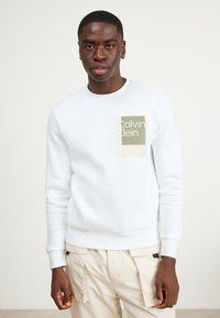 Calvin Klein OVERLAY BOX LOGO - Sweatshirt - bright white