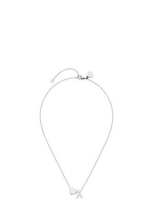 Silberne Kette mit Herz- und Buchstabenanhänger "A", mit Karabinerverschluss und verstellbarem Verlängerungskettchen.