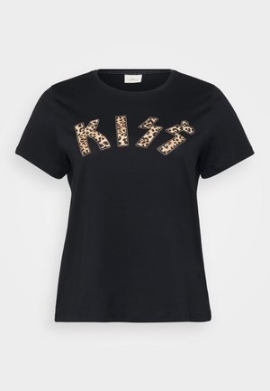 Sort bomulds t-shirt med "KISS" i dyreprint med leopardmønster, korte ærmer og rund halsudskæring.