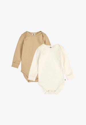 To langærmede babybodystockings, en beige og en cremefarvet, med trykknapper i bunden, lagt fladt på en hvid baggrund.