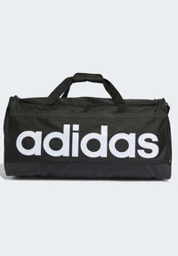 Borsone nero con grande logo bianco "adidas", realizzato in tessuto resistente, con due manici superiori e chiusura con zip.