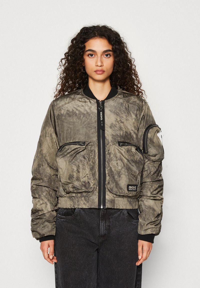 BDG Urban Outfitters UTILITY JACKET Chaquetas bomber dark grey/gris