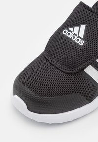 adidas Performance FORTARUN 2.0 KIDS - Chaussures de running sur route - core black/footwear white