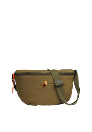 Sac bandoulière vert olive avec sangle ajustable, fermeture éclair sur le dessus et petite poche avant sécurisée par une sangle orange et un bouton.