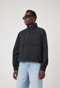 Barbour International ROUSE SHOWERPROOF - Bomber-jakk - black