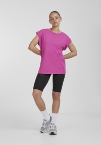 Urban Classics EXTENDED SHOULDER - Basic póló - brightviolet