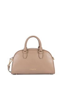 Sac à main en cuir beige de forme arrondie, avec deux poignées, une bandoulière amovible et des accents en matériel doré. Logo "Lancaster Paris" à l'avant.