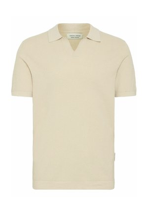 Polo shirt beige à manches courtes avec un tricot texturé, présentant un décolleté en V et un col contrastant. Étiquette sur le côté indiquant la marque.