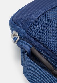 Nike Sportswear HERITAGE UNISEX - Mala a tiracolo - mystic navy/white