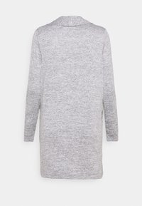 Cardigan a maniche lunghe, grigio chiaro melange, con colletto largo, mostrato da dietro su uno sfondo bianco.
