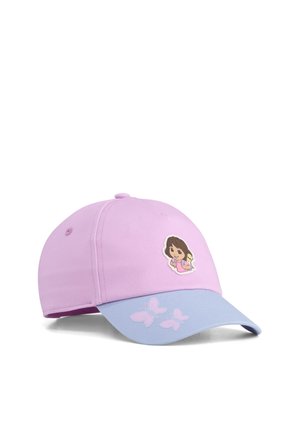 Cappellino da baseball viola chiaro con visiera blu con due farfalle rosa e una bambina dei cartoni animati con una scimmia sul pannello frontale.