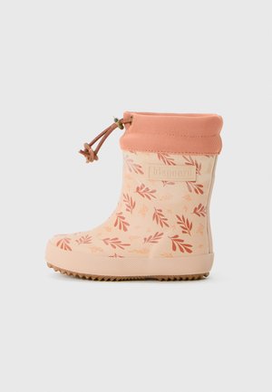 Botte de pluie en caoutchouc rose avec une semelle texturée, ornée d'un motif floral dans des tons d'orange et d'un col élastique doux en haut.