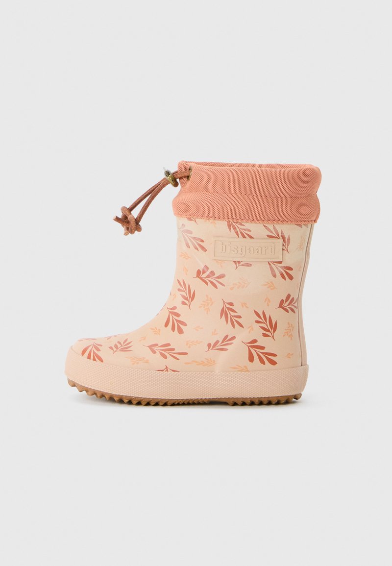 Botte de pluie en caoutchouc rose avec une semelle texturée, ornée d'un motif floral dans des tons d'orange et d'un col élastique doux en haut.