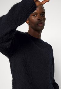 ARKET Camisola - navy
