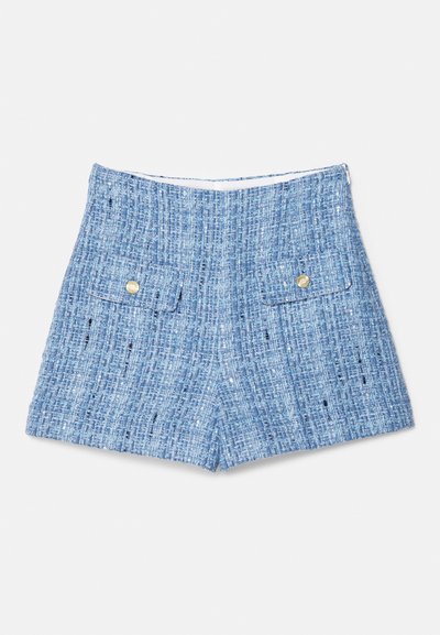 Pantaloni scurți bleu din tweed, cu o suprafață texturată, având două buzunare frontale cu butoane aurii și un croi elegant, ajustat.