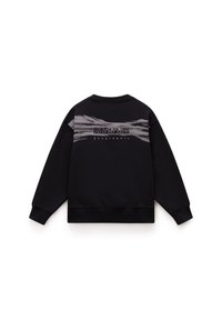 Sudadera negra con un diseño abstracto gris en la parte posterior. Cuenta con puños y dobladillo acanalados, y texto de logo en el centro. Textura de tela suave.