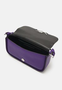 KARL LAGERFELD SIGNATURE - Sac à main - deep purple