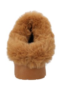 Faux fur hjemmesko med en tyk, fluffy tan-for. Flad, tekstureret brun sål. Åben rygdesign for nem påtagning.