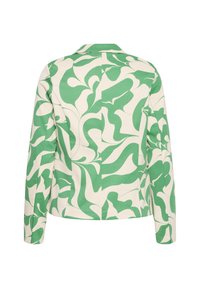 Veste à motifs verts et blancs avec un tissu texturé, dotée d'un col cranté et de manches longues, conçue avec des formes organiques ondulées.