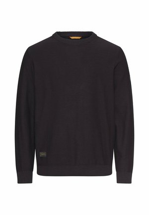 Schwarzer langärmliger Pullover mit Rundhalsausschnitt, gerippten Bündchen und Saum, kleinem Markenpatch in der Nähe des unteren Saums und schlichtem Design.