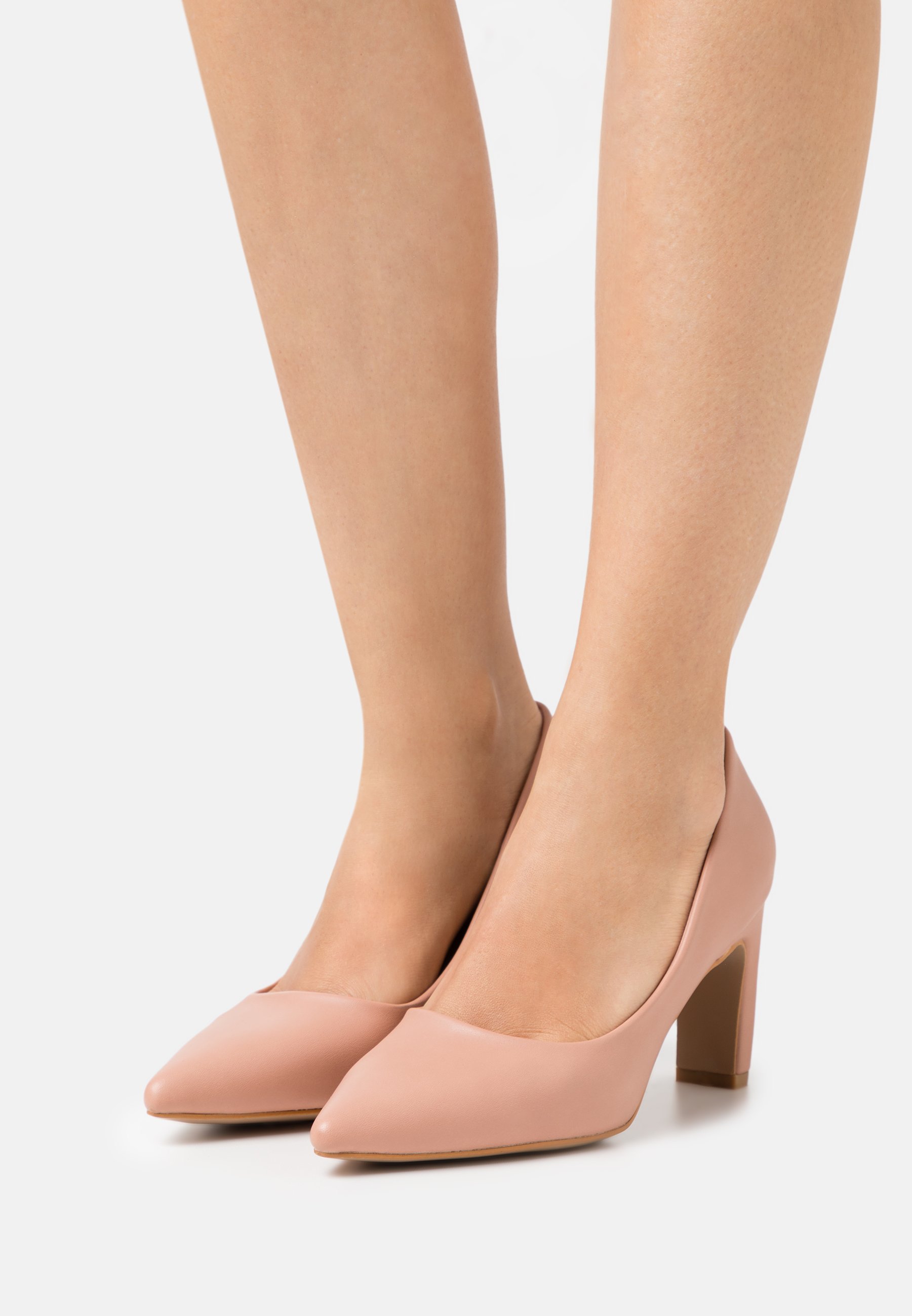blush pumps