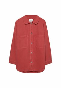 Camicia di jeans rossa con colletto, due tasche anteriori, maniche lunghe e chiusura con bottoni. Presenta una vestibilità rilassata e una texture liscia.