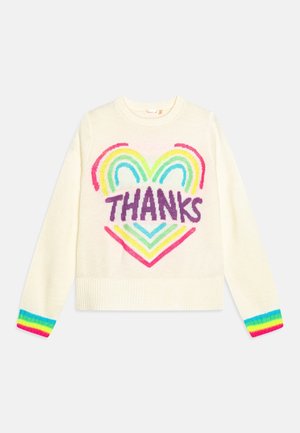 Kremowy sweter z wielokolorowym wzorem serca i napisem "DZIĘKUJĘ" w kolorze purpurowym; posiada tęczowe paski na mankietach i ściągacz na dole.
