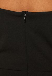 WAL G PETITE V NECK MIDI - Haljina od žerseja - black