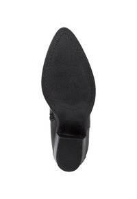 Semelle de chaussure en cuir noir avec une forme pointue, une surface texturée et un petit talon. Présente un bord lisse et un arrière renforcé.