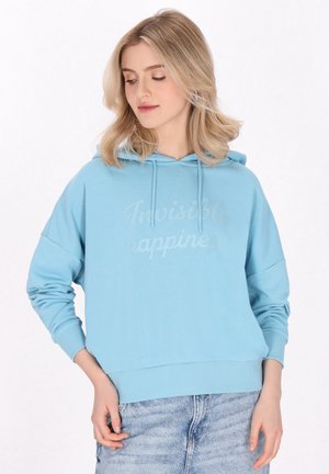 Felpa azzurra chiara con una vestibilità comoda, dotata di tasca a marsupio e con la scritta "Felicità invisibile" in stampa discreta.