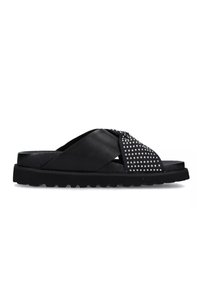 Infradito neri con cinturini incrociati, realizzati in materiale liscio. Presentano borchie argentate su un cinturino e una suola in gomma testurizzata.