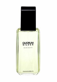 Genomskinlig glasflaska med rektangulär form, ljusgrön vätska, svart rektangulär kork och en tryckt etikett som visar "QUORUM SILVER EAU DE TOILETTE."