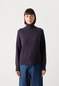 Jūras spēku turtlenecks džemperis ar ribotu apakšmalu un piedurknēm, izgatavots no mīksta vilnas maisījuma. Pieguļošs dizains ar bezšuvju pleciem un brīvu siluetu.