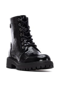 Botín negro brillante hasta el tobillo con cierre de cordones en el frente, superficie texturizada, punta redonda, suela de goma gruesa y cremallera lateral para facilitar su uso.