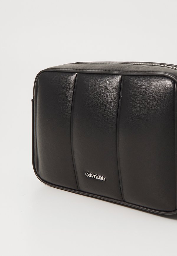 LINE QUILT CAMERA BAG - Cross body bag2