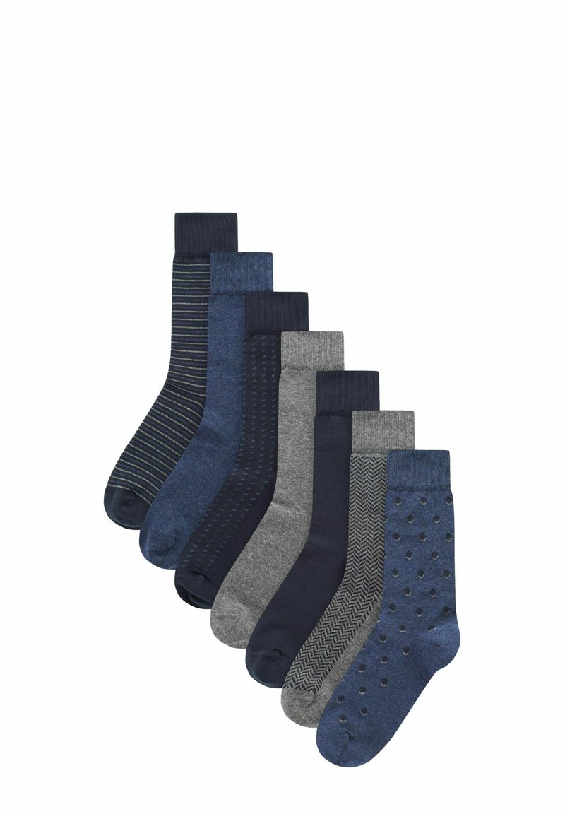 Set aus sieben Socken in dunklen Blau- und Grautönen. Verschiedene Designs umfassen Streifen, Muster und einfarbige Socken. Das Material sieht weich aus und hat gerippte Bündchen.