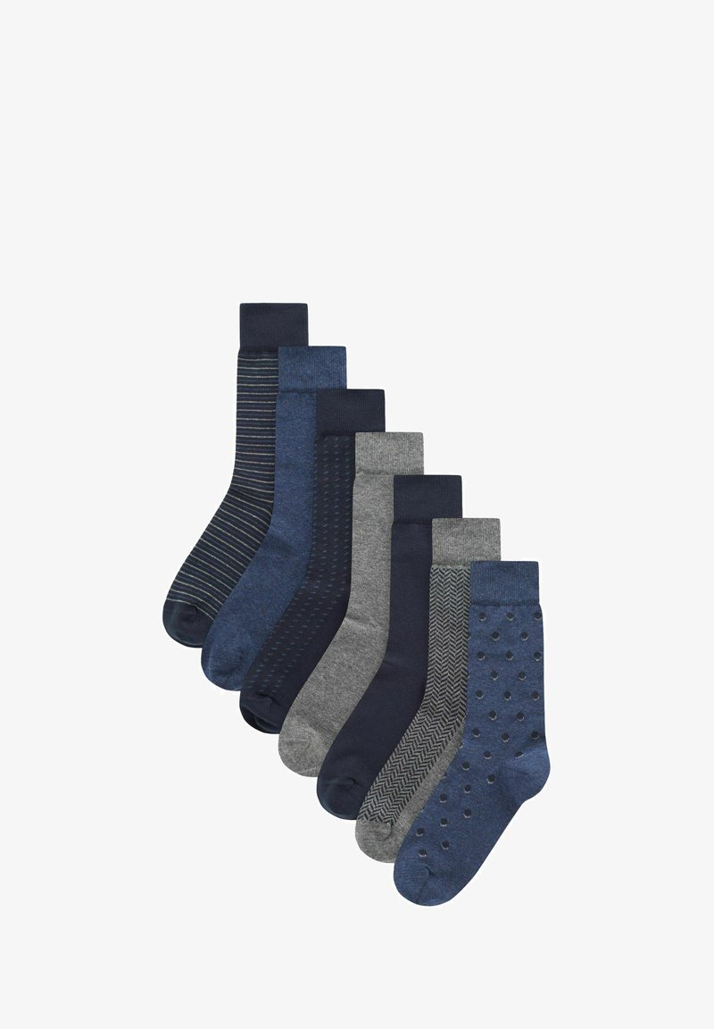 Sæt af syv strømper i mørkeblå og grå nuancer. Varierede designs inkluderer striber, mønstre og ensfarvede. Materialet ser blødt ud med ribbede manchetter.