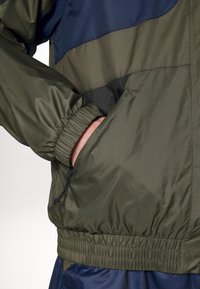The North Face JACKET - Vindjakke - new taupe green/summit navy/black