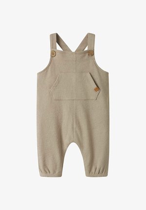 Smėlio spalvos megztas kūdikio kombinezonas su priekinė kišene, medinėmis sagomis ant petnešėlių ir elastinėmis rankogaliais ant kojų.