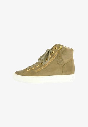 Visoka tenisica u maslinastozelenom nubuku s zlatnim detaljima, s bočnim patentnim zatvaračem, okruglim vezicama i bijelim gumastim potplatom.