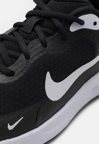 Nike Performance Scarpe da corsa su strada - black