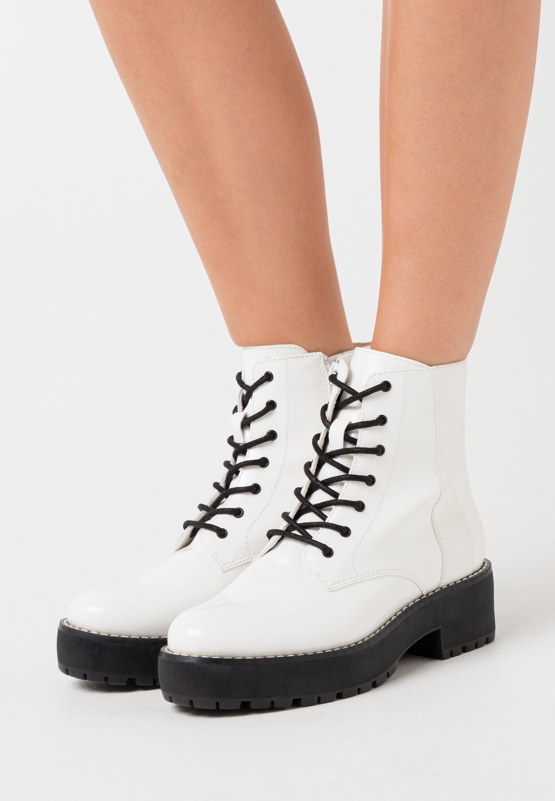 s.Oliver Platform ankle boots - white 