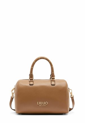 Borsa a tracolla in pelle marrone con due manici superiori, hardware dorato, dettagli con borchie e logo impresso sul davanti. Incluso anche un manico a spalla staccabile.