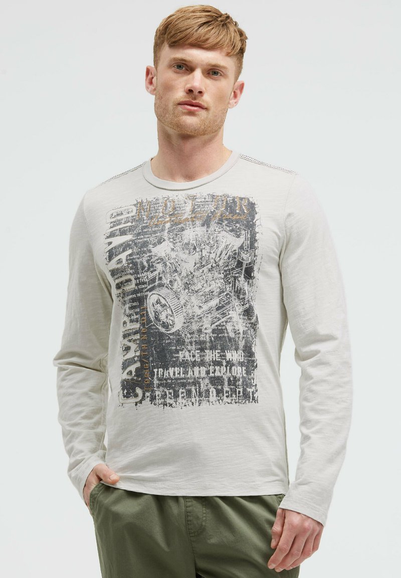 Beige Langarm-T-Shirt aus weicher Baumwolle mit einem grafischen Print in Schwarz und Grau sowie dekorativen Nähten an den Schultern.